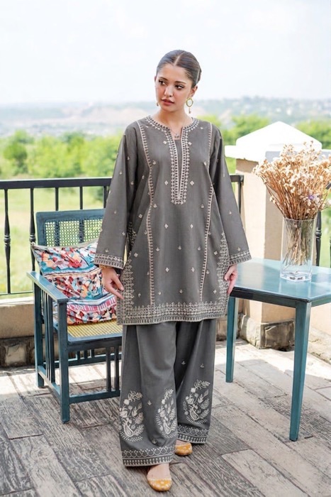 Exclusive Kameez Shop arrival Batik 321 pure dhanak 2 piece embroidered winter suit for women