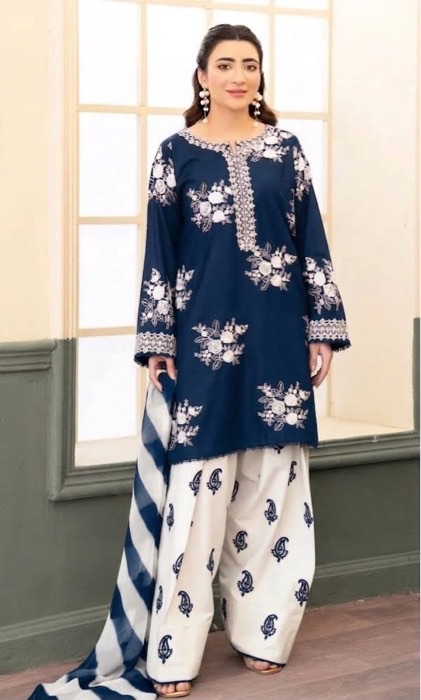 Beautiful winter hues in unstitched 3pc dhanak suit