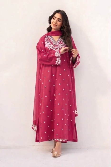 Stylish embroidered dhanak winter suit for women
